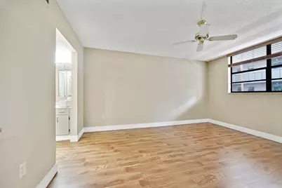901 Colony Point Circle #207, Pembroke Pines, FL 33026 - Photo 13