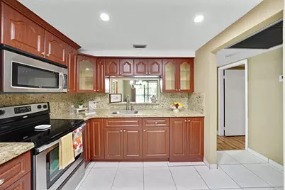 901 Colony Point Circle #207, Pembroke Pines, FL 33026 - Photo 3