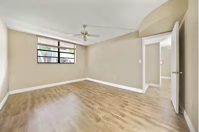 901 Colony Point Circle #207, Pembroke Pines, FL 33026 - Photo 13