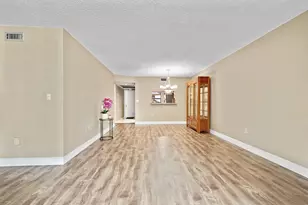 901 Colony Point Cir, Pembroke Pines, FL 33026 - Photo 11