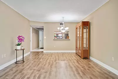 901 Colony Point Circle #207, Pembroke Pines, FL 33026 - Photo 11