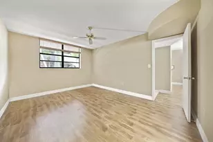 901 Colony Point Cir, Pembroke Pines, FL 33026 - Photo 13