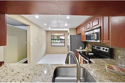 901 Colony Point Circle #207, Pembroke Pines, FL 33026 - Photo 7