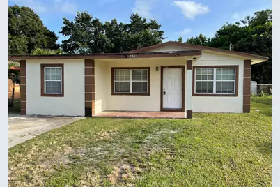 2801 Avenue E, Fort Pierce, FL 34947 - Photo 1
