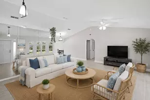 320 NE Surfside Ave, Port Saint Lucie, FL 34983 - Photo 25