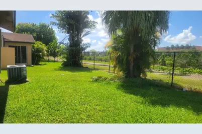 9520 W Daffodil Lane, Miramar, FL 33025 - Photo 23