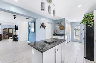 708 Hillcrest Blvd, West Palm Beach, FL 33405 - Photo 9