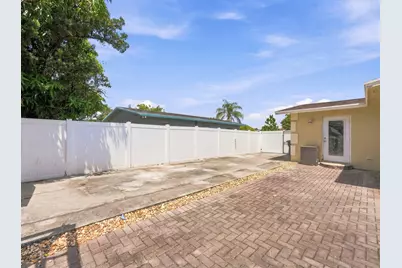 708 Hillcrest Boulevard, West Palm Beach, FL 33405 - Photo 31