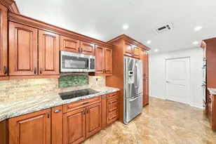 2010 NE 31st St, Lighthouse Point, FL 33064 - Photo 9