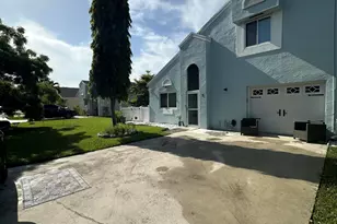 8 Elton Pl, Boynton Beach, FL 33426 - Photo 1
