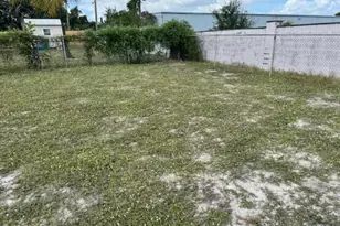 1015 Avenue I, Riviera Beach, FL 33404 - Photo 13