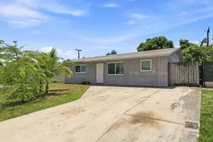 1010 Pinetree Dr, Lantana, FL 33462 - Photo 1