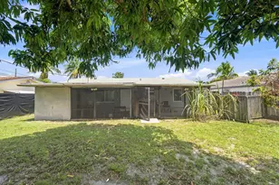 1010 Pinetree Dr, Lantana, FL 33462 - Photo 11