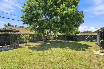 1010 Pinetree Drive, Lantana, FL 33462 - Photo 13