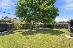 1010 Pinetree Dr, Lantana, FL 33462 - Photo 13