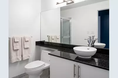 31 SE 5th Street #202, Miami, FL 33131 - Photo 9