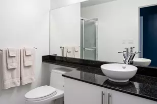 31 SE 5th St, Miami, FL 33131 - Photo 9
