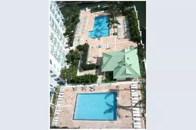 31 SE 5th Street #202, Miami, FL 33131 - Photo 15