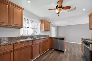 7823 NW 40th St, Coral Springs, FL 33065 - Photo 9