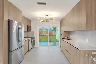 4581 NE 3rd Ave, Oakland Park, FL 33334 - Photo 3