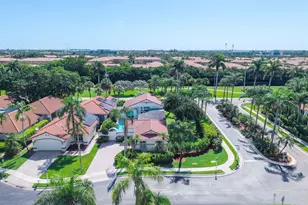 1081 Bel Aire Dr E, Pembroke Pines, FL 33027 - Photo 3
