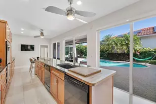1081 Bel Aire Dr E, Pembroke Pines, FL 33027 - Photo 9