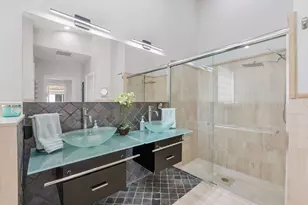1081 Bel Aire Dr E, Pembroke Pines, FL 33027 - Photo 13