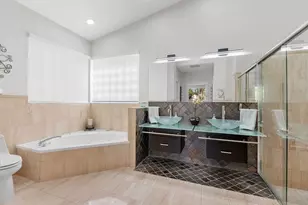 1081 Bel Aire Dr E, Pembroke Pines, FL 33027 - Photo 13