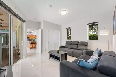 1081 Bel Aire Drive E, Pembroke Pines, FL 33027 - Photo 19