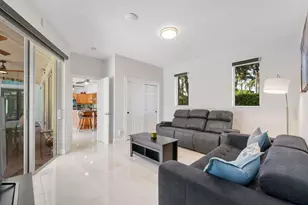 1081 Bel Aire Dr E, Pembroke Pines, FL 33027 - Photo 19