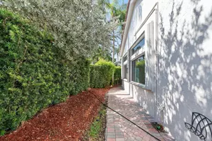 1081 Bel Aire Dr E, Pembroke Pines, FL 33027 - Photo 23