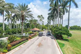 1081 Bel Aire Dr E, Pembroke Pines, FL 33027 - Photo 25