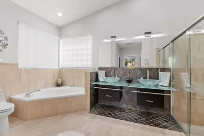 1081 Bel Aire Drive E, Pembroke Pines, FL 33027 - Photo 13