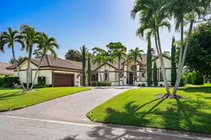 586 N Country Club Dr, Atlantis, FL 33462 - Photo 3