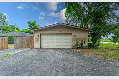 4511 E Country Club Circle, Plantation, FL 33317 - Photo 11