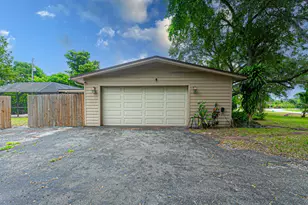 4511 E Country Club Cir, Plantation, FL 33317 - Photo 11