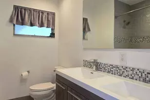 4511 E Country Club Cir, Plantation, FL 33317 - Photo 15