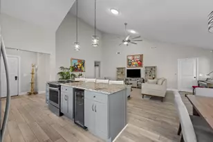 2895 Farragut Ln, West Palm Beach, FL 33409 - Photo 11