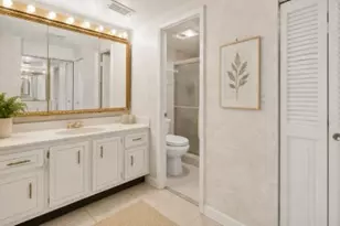 1100 St Charles Pl, Pembroke Pines, FL 33026 - Photo 43
