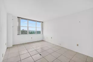 1100 St Charles Pl, Pembroke Pines, FL 33026 - Photo 35
