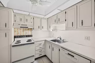 1100 St Charles Pl, Pembroke Pines, FL 33026 - Photo 27