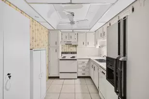 1100 St Charles Pl, Pembroke Pines, FL 33026 - Photo 25