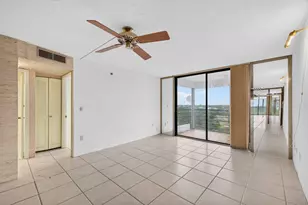 1100 St Charles Pl, Pembroke Pines, FL 33026 - Photo 23