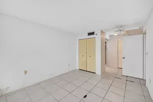 1100 St Charles Pl, Pembroke Pines, FL 33026 - Photo 41