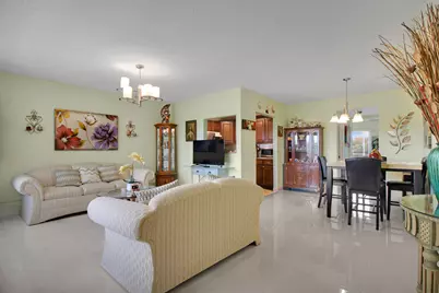 412 Brighton J, Boca Raton, FL 33434 - Photo 3
