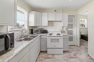 1041 Pine Way NE, Okeechobee, FL 34974 - Photo 13
