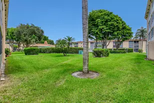 400 Village Green Cir W, Palm Springs, FL 33461 - Photo 15