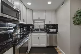 9420 S Hollybrook Lake Dr, Pembroke Pines, FL 33025 - Photo 9