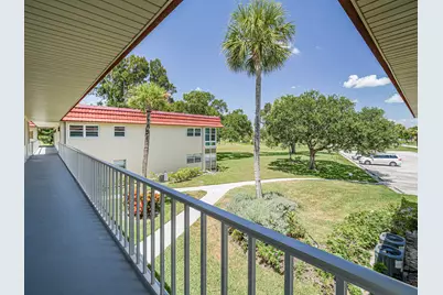 50 Woodland Drive #202, Vero Beach, FL 32962 - Photo 3