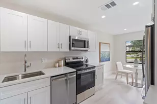 31 Stratford Ln W, Boynton Beach, FL 33436 - Photo 7